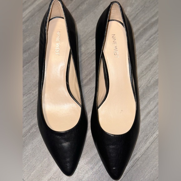 Black Nine West Pointed Toe Pumps - Picture 1 of 6